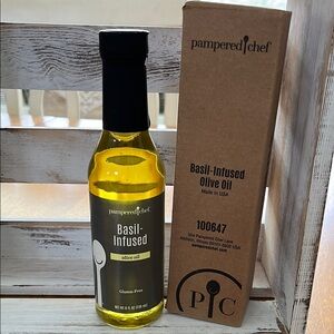 Pampered Chef Basil-Infused Olive Oil